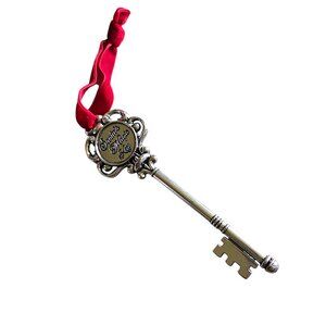 Silver Santa Magic Key Ornament in a Classic Finish for Modern No Chimney Homes